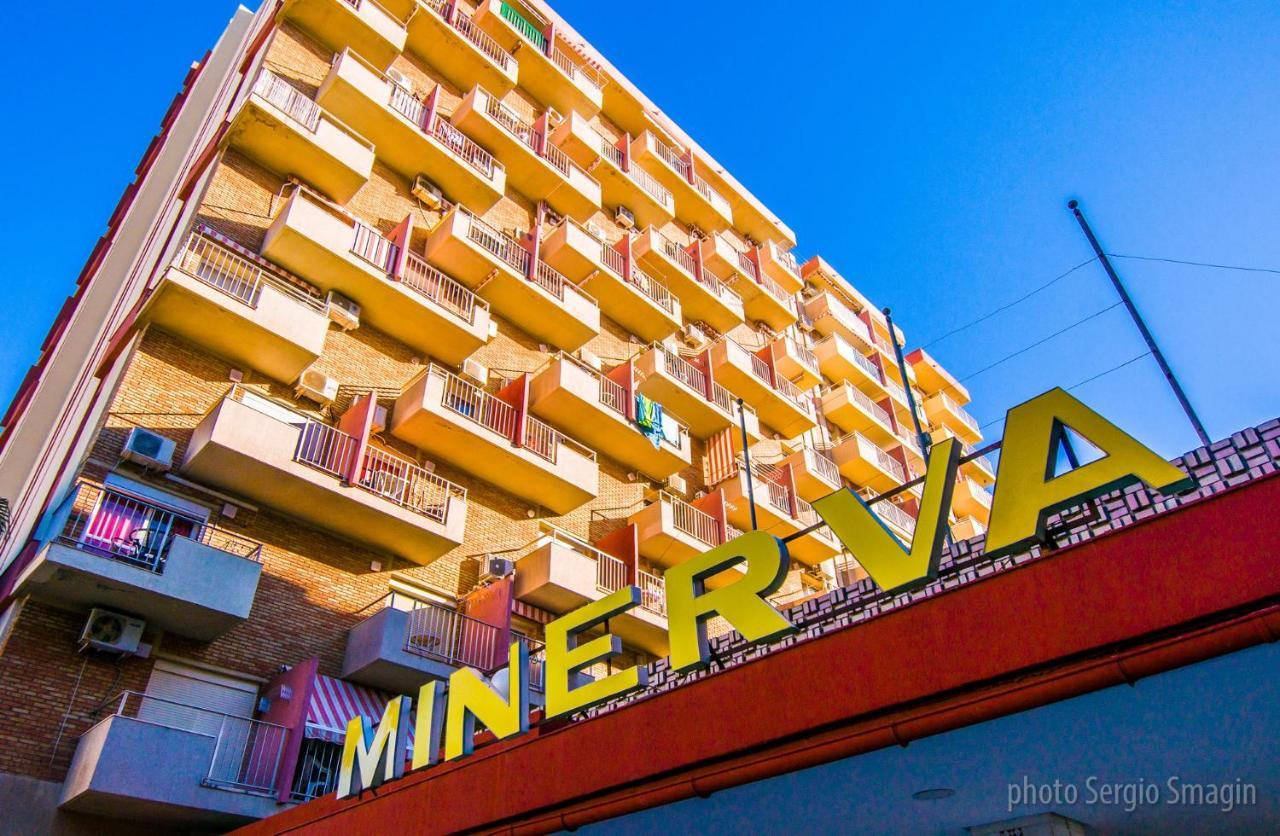 137 Minerva - Vista Al Mar - Piscina Y Playa - Cercano A Tren, Restaurantes Y Tiendas Apartament